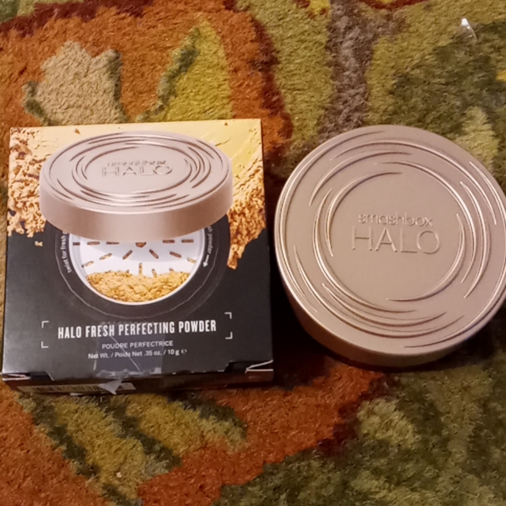 Smashbox Halo perfecting powder- light / neutral